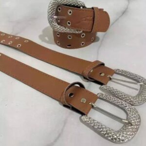 CINTO HEBILLA CUADRADA GRANDE DESTACADA Y TACHAS