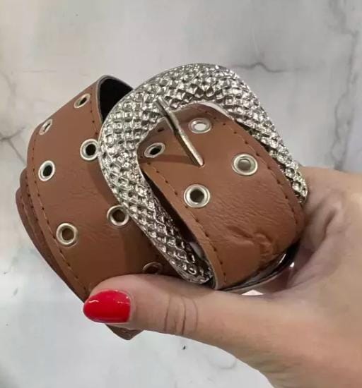 CINTO HEBILLA CUADRADA GRANDE DESTACADA Y TACHAS - Image 2